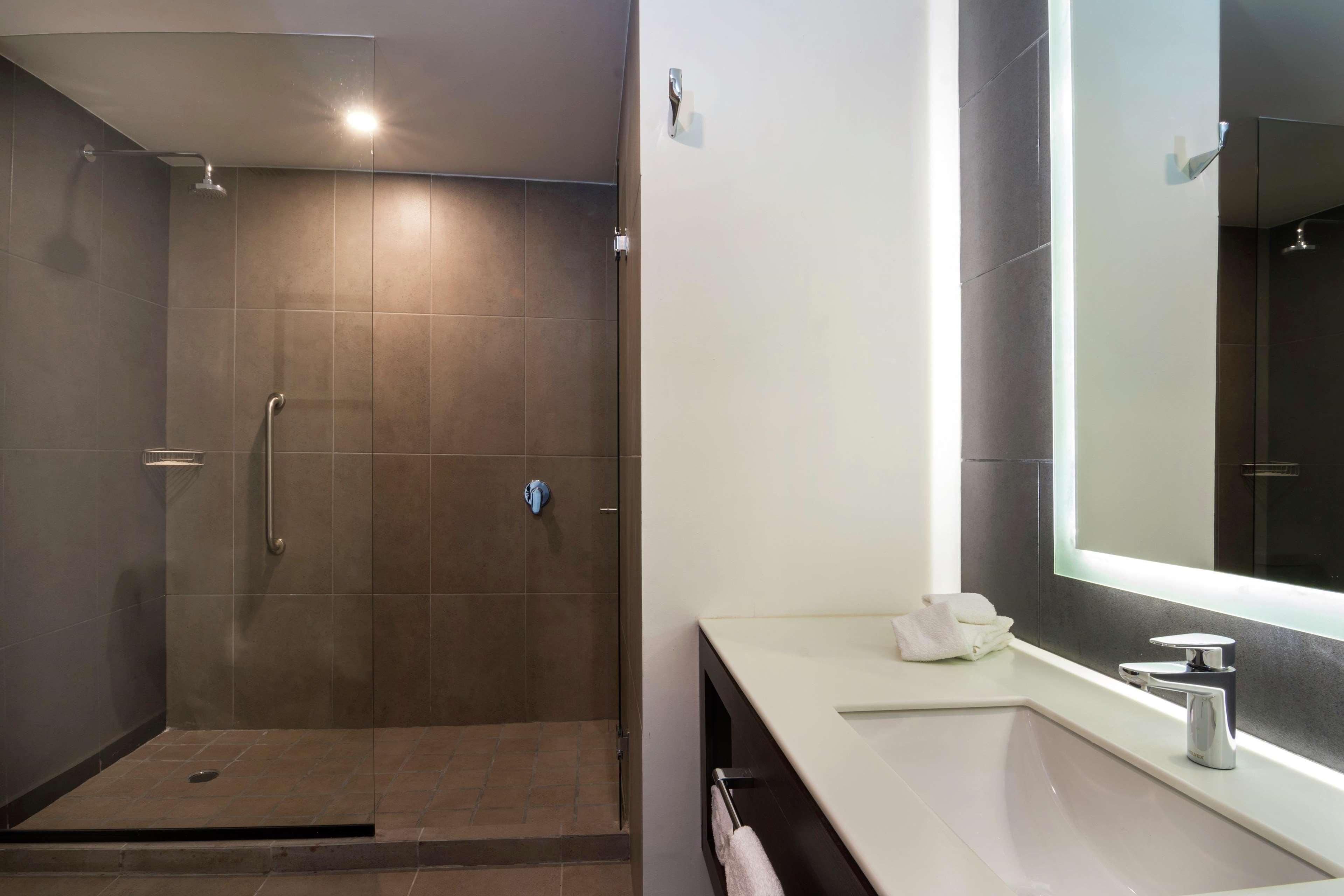 Hampton Inn And Suites San Luis Potosi Slp Exterior foto